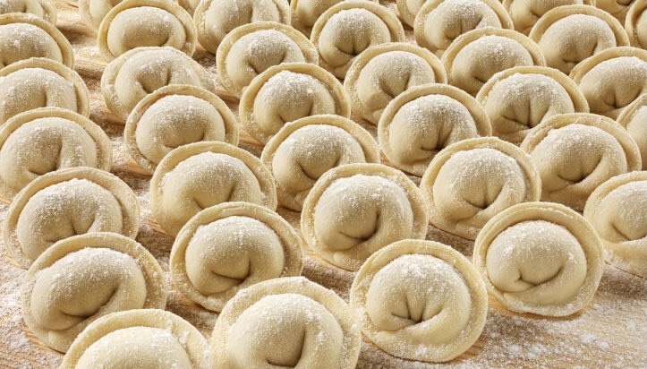 Закажи вкуснейшие пельмени ручной лепки сделанные с любовью по семейному рецепту, по цене — 700 рублей за килограмм, по предварительному заказу